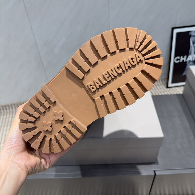 BALENCIAGA 25S BOOTS PLATFORM HEEL IN BROWN SUEDE STYLE 4