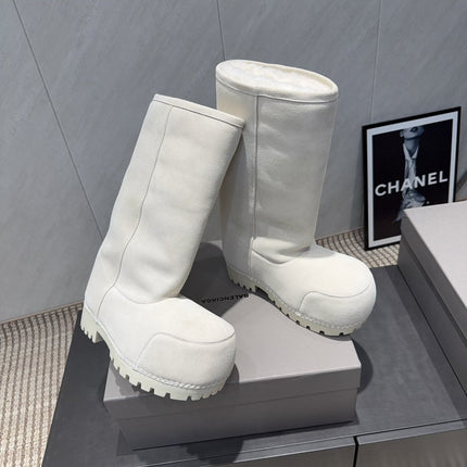 BALENCIAGA 25S BOOTS PLATFORM HEEL IN WHITE SUEDE STYLE 3