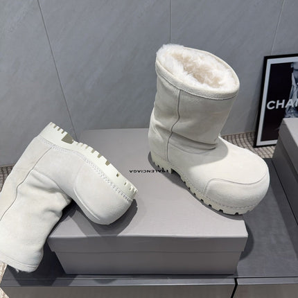 BALENCIAGA 25S LOW ANKLE BOOTS PLATFORM HEEL IN WHITE SUEDE STYLE 2
