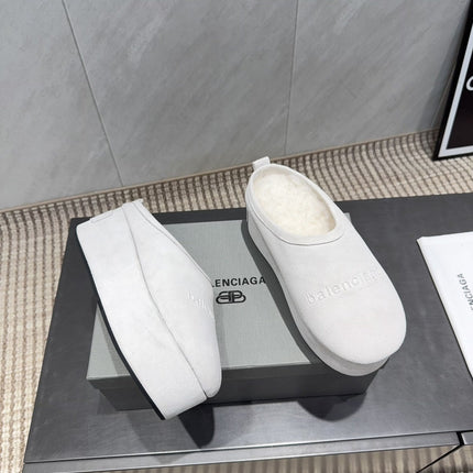 BALENCIAGA 25S AURALEE SLIP-ON 50 MM IN WHITE SUEDE STYLE 3