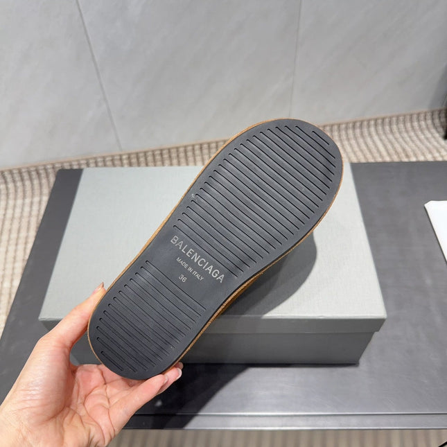 BALENCIAGA 25S AURALEE SLIP-ON 50 MM IN LIGHT BROWN SUEDE STYLE 1