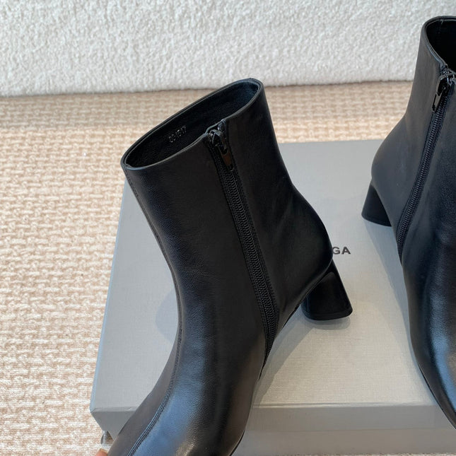 ANKLE BOOTS IN BLACK LOGO EMBOSSED SOFT SHEEPSKIN