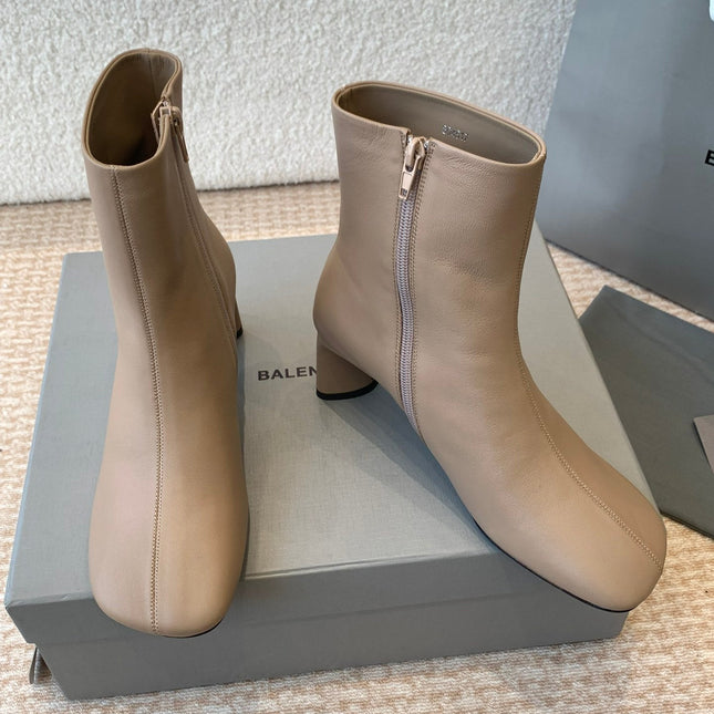 ANKLE BOOTS IN LIGHT BROWN LOGO EMBOSSED SOFT SHEEPSKIN