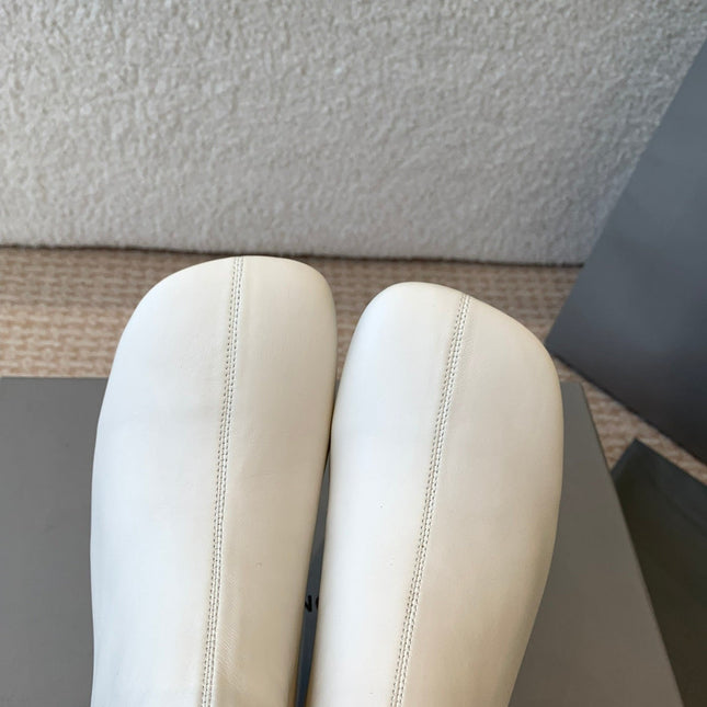 ANKLE BOOTS IN WHITE LOGO EMBOSSED SOFT SHEEPSKIN