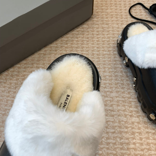 PLATFORM MULES IN BLACK RUBBER MIX RABBIT FUR SILVER HARDWARE