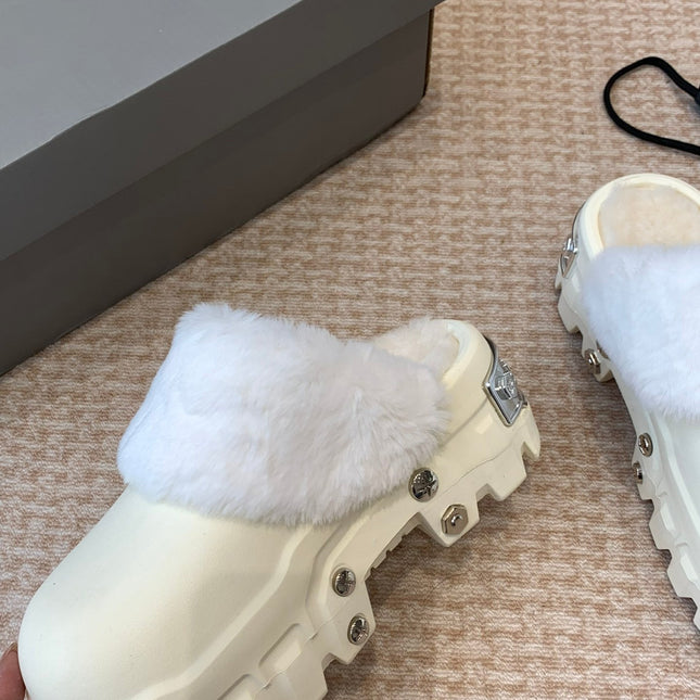PLATFORM MULES IN BEIGE RUBBER MIX RABBIT FUR SILVER HARDWARE
