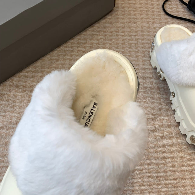 PLATFORM MULES IN BEIGE RUBBER MIX RABBIT FUR SILVER HARDWARE