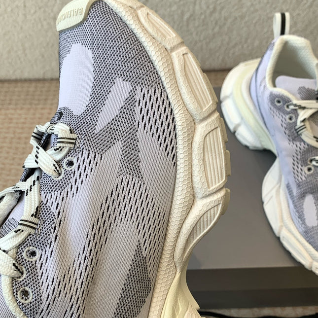 UNDER ARMOUR 3XL KNIT SNEAKER IN LIGHT GRAY WHITE AND BLACK POLYESTER