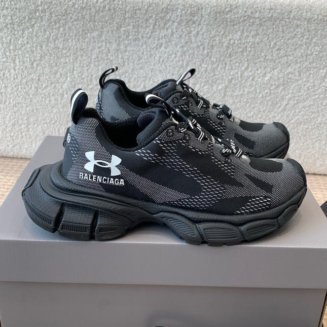 UNDER ARMOUR 3XL KNIT SNEAKER IN BLACK AND WHITE POLYESTER