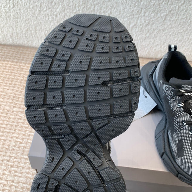 UNDER ARMOUR 3XL KNIT SNEAKER IN BLACK AND WHITE POLYESTER