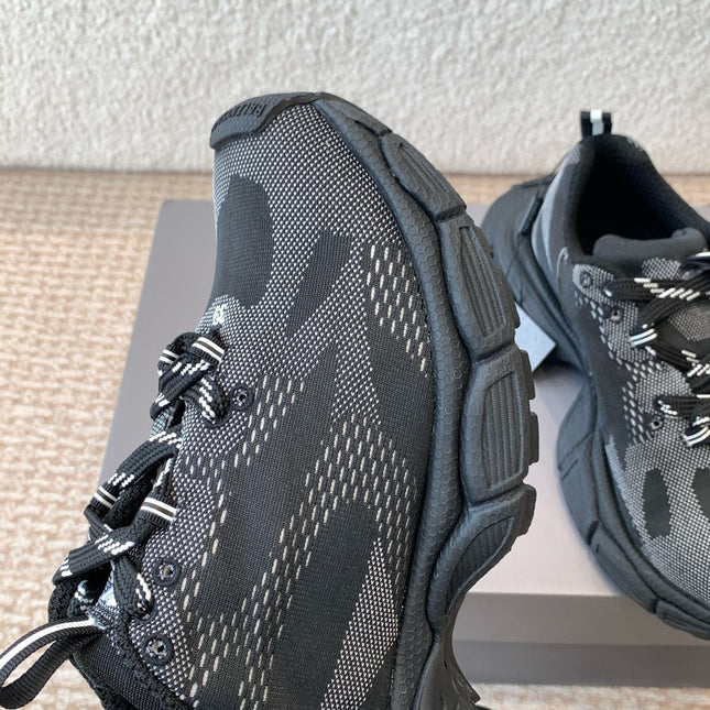 UNDER ARMOUR 3XL KNIT SNEAKER IN BLACK AND WHITE POLYESTER