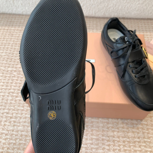 GYMNASIUM SNEAKER IN BLACK CALFSKIN WITH GOLD BUCKLED STRAP