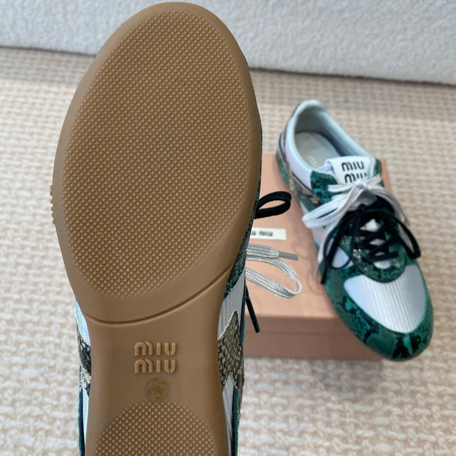GYMNASIUM SNEAKER IN SILVER FABRIC AND DARK GREEN SNAKE EFFECT CALFSKIN