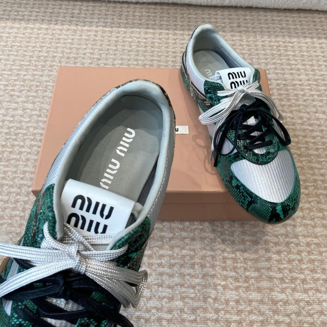 GYMNASIUM SNEAKER IN SILVER FABRIC AND DARK GREEN SNAKE EFFECT CALFSKIN