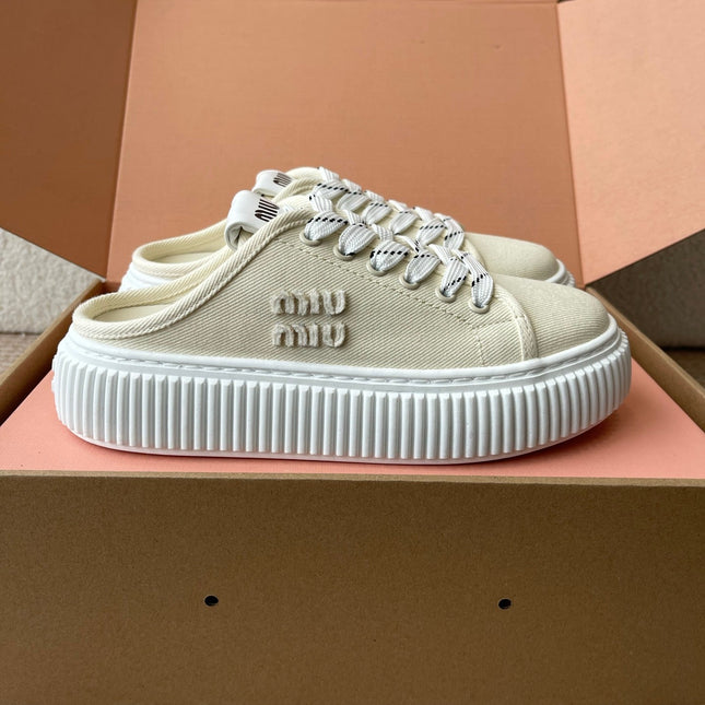 WASH SNEAKER MULES IN OFF WHITE DENIM WHITE STRIPED LACES