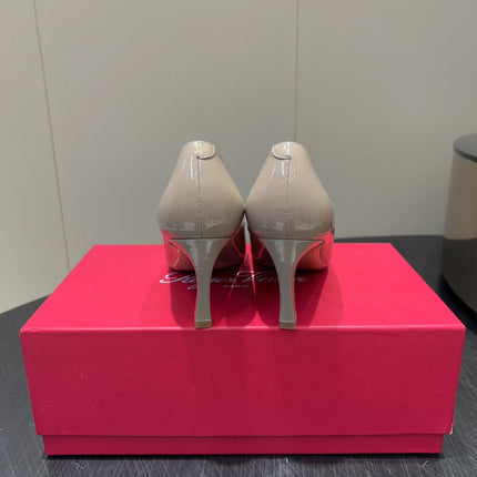 BELLE VIVIER PUMPS IN NUDE GLOSSY CALFSKIN GOLD BUCKLE