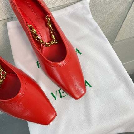 SHARP CHAIN PUMP 6 CM IN RUBY RED CALFSKIN