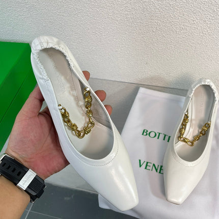 SHARP CHAIN PUMP 6 CM IN WHITE CALFSKIN