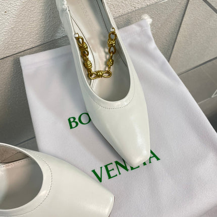 SHARP CHAIN PUMP 6 CM IN WHITE CALFSKIN