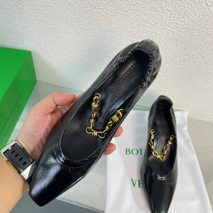 SHARP CHAIN PUMP 6 CM IN BLACK CALFSKIN