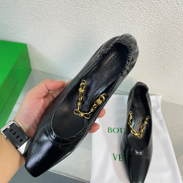 SHARP CHAIN PUMP 6 CM IN BLACK CALFSKIN