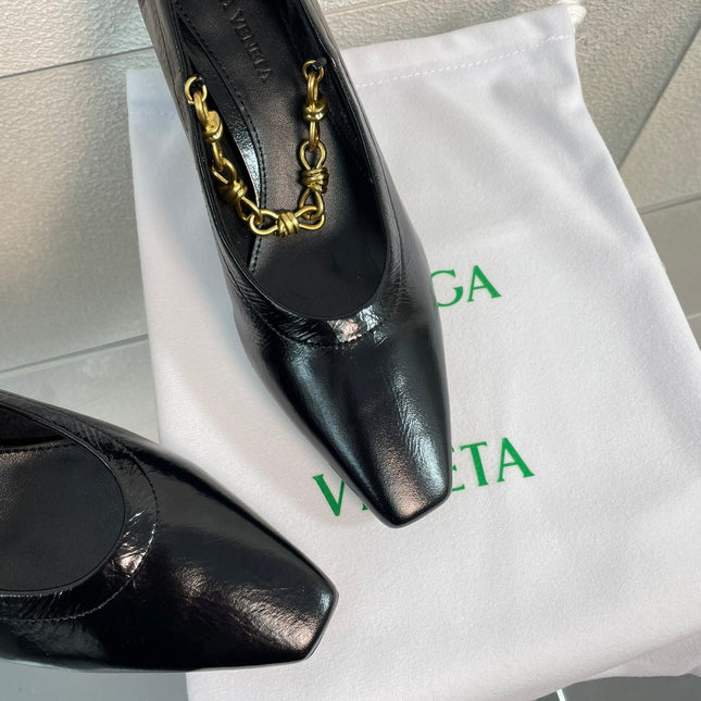 SHARP CHAIN PUMP 6 CM IN BLACK CALFSKIN