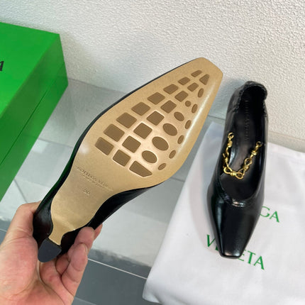 SHARP CHAIN PUMP 6 CM IN BLACK CALFSKIN