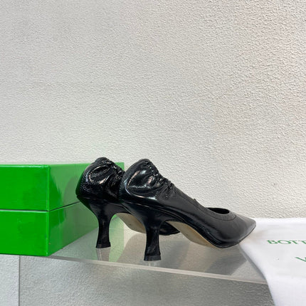 SHARP CHAIN PUMP 6 CM IN BLACK CALFSKIN