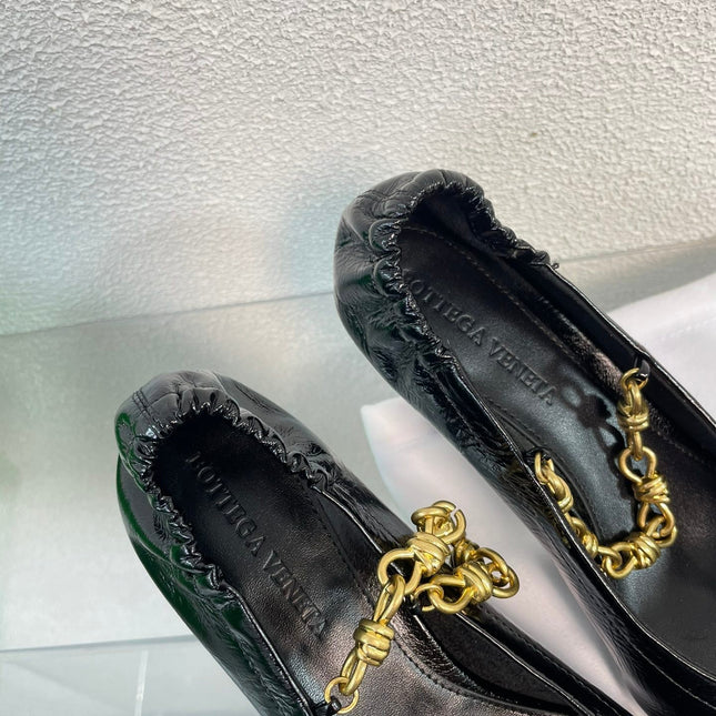 SHARP CHAIN PUMP 6 CM IN BLACK CALFSKIN