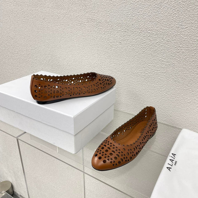 ALAIA BALLET FLAT IN CARAMEL BROWN MESH LAMBSKIN