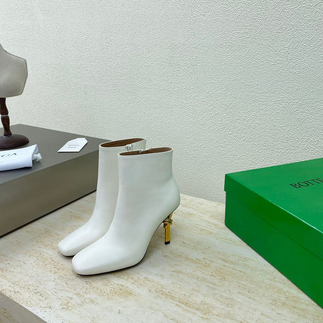 KNOT ANKLE BOOT IN WHITE CALFSKIN WITH GOLD METAL HEEL 9 CM