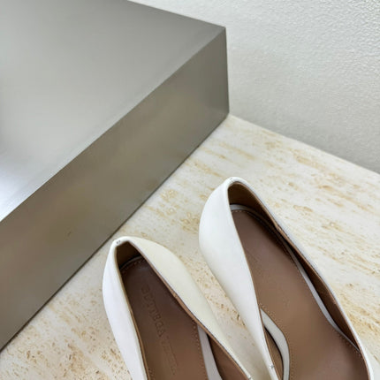 KNOT HIGH PUMP IN WHITE AND GOLD METAL HEEL 9 CM