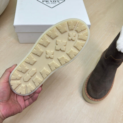 SUEDE BOOTS DARK BROWN WITH SHEARLING LINING AND RUBBER FLATFORM SOLE