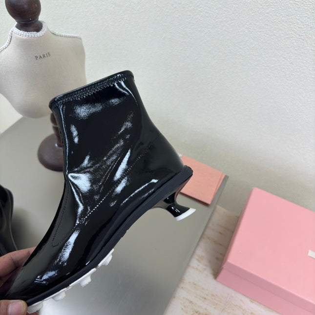 ANKLE POINTED-TOE BOOTS IN BLACK GLOSSY CALFSKIN