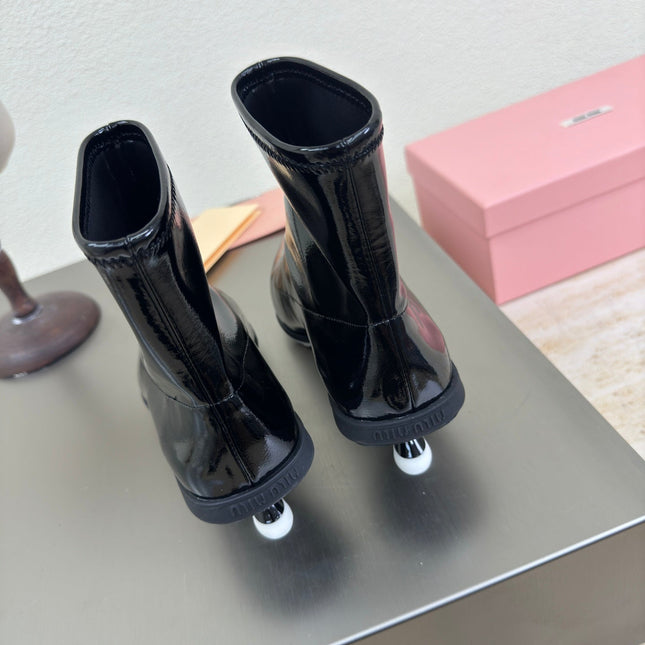 ANKLE POINTED-TOE BOOTS IN BLACK GLOSSY CALFSKIN