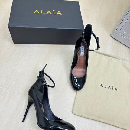 DECOLLETE PUMPS IN BLACK PATENT CALFSKIN