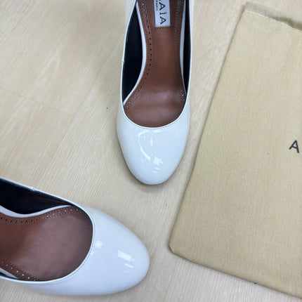 DECOLLETE PUMPS IN WHITE PATENT CALFSKIN