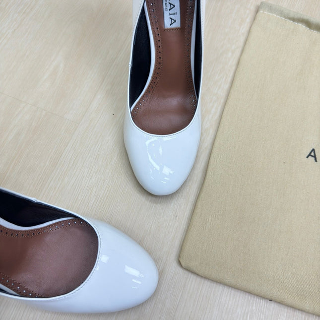 DECOLLETE PUMPS IN WHITE PATENT CALFSKIN