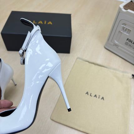 DECOLLETE PUMPS IN WHITE PATENT CALFSKIN