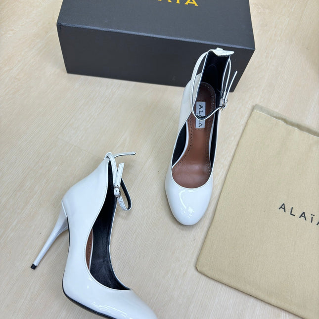 DECOLLETE PUMPS IN WHITE PATENT CALFSKIN