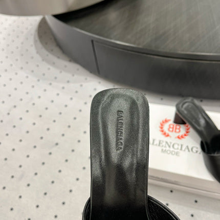 SQUARE-TOE MULES MEDIUM HEEL IN BLACK CALFSKIN LOGO EMBOSSED