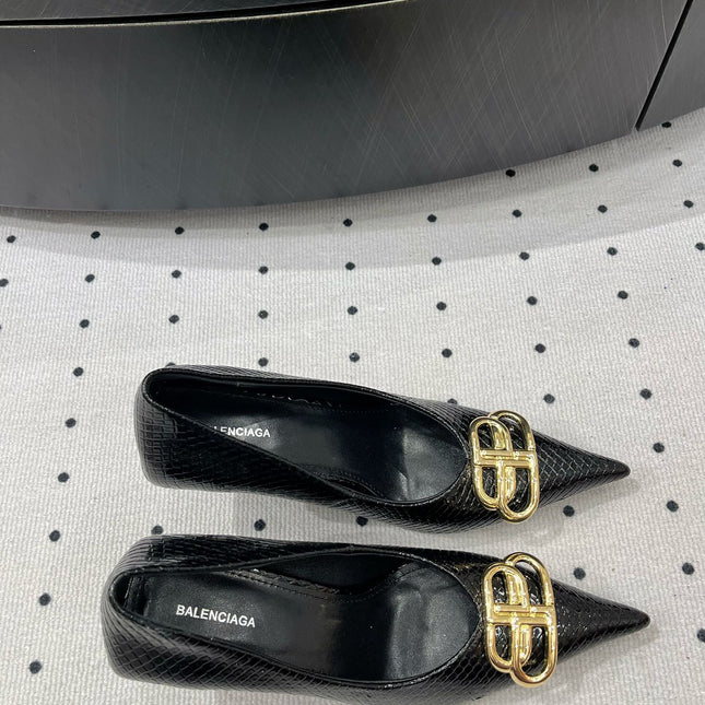 HEELED PUMPS 65 MM IN BLACK LIZARD PATTERN CALFSKIN GOLD HARDWARE