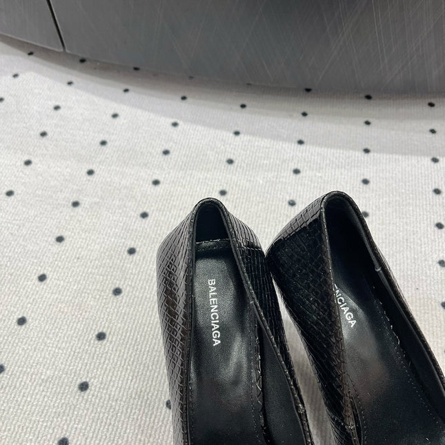 HEELED PUMPS 65 MM IN BLACK LIZARD PATTERN CALFSKIN GOLD HARDWARE