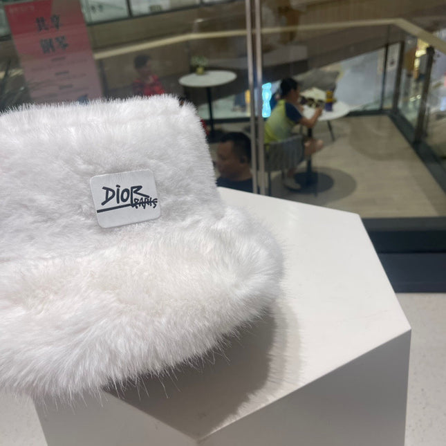 PLUSH FISHERMAN HAT IN WHITE RABBIT FUR 426095