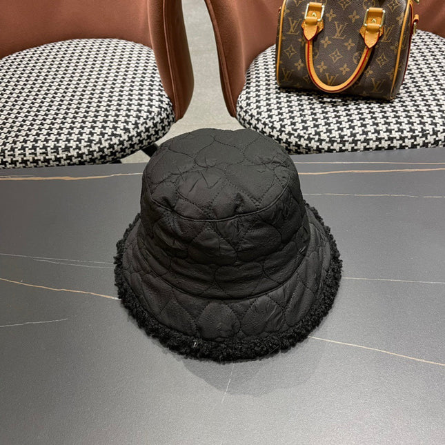 REVERSIBLE NAPPA & SHEARLING BUCKET HAT BLACK 436510