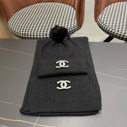 WHITE LOGO BEANIE HAT IN BLACK 875515