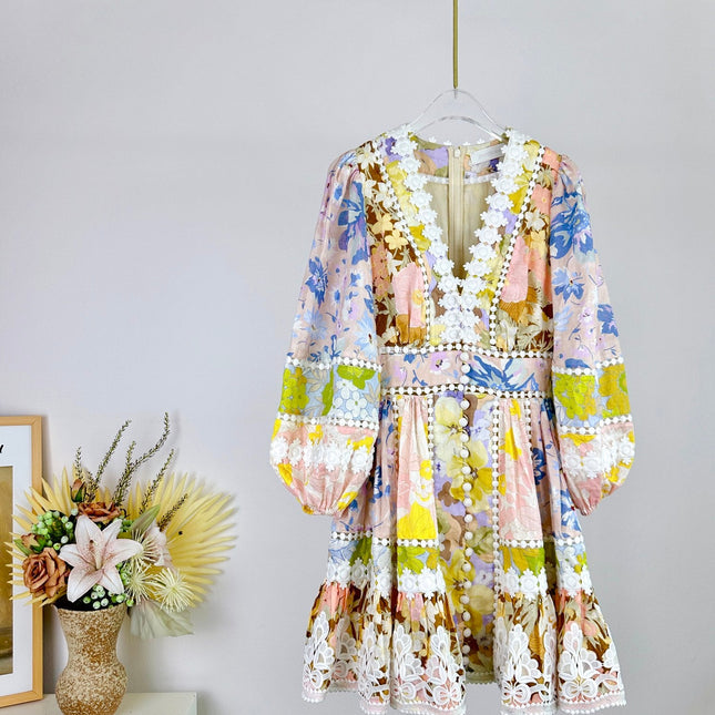 V-NECK FLORAL PRINT DRESS WITH LACE DETAIL