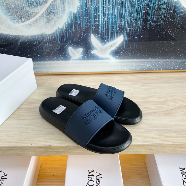 SLIDES SANDAL IN BLACK TPU WITH DARK BLUE STRAP EMBOSSED LOGO
