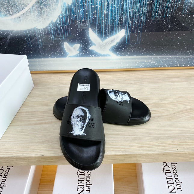 SLIDES SANDAL IN BLACK TPU WITH 3D GRAPHIC STRAP