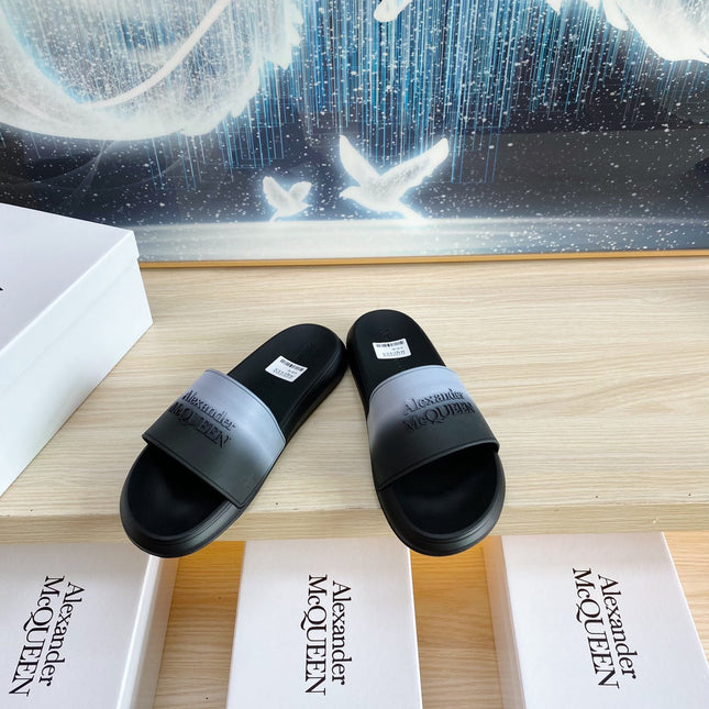 SLIDES SANDAL IN BLACK TPU LIGHT GREY OMBRE TO WHITE TRAP EMBOSSED LOGO